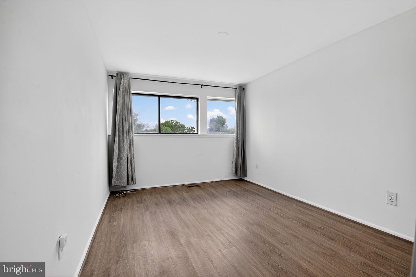 1006 Warwick Ct #b Property Photo 8