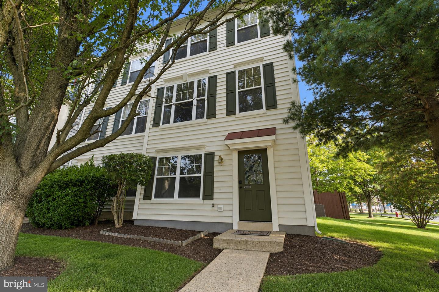 43775 Brookline Ter Property Photo 3