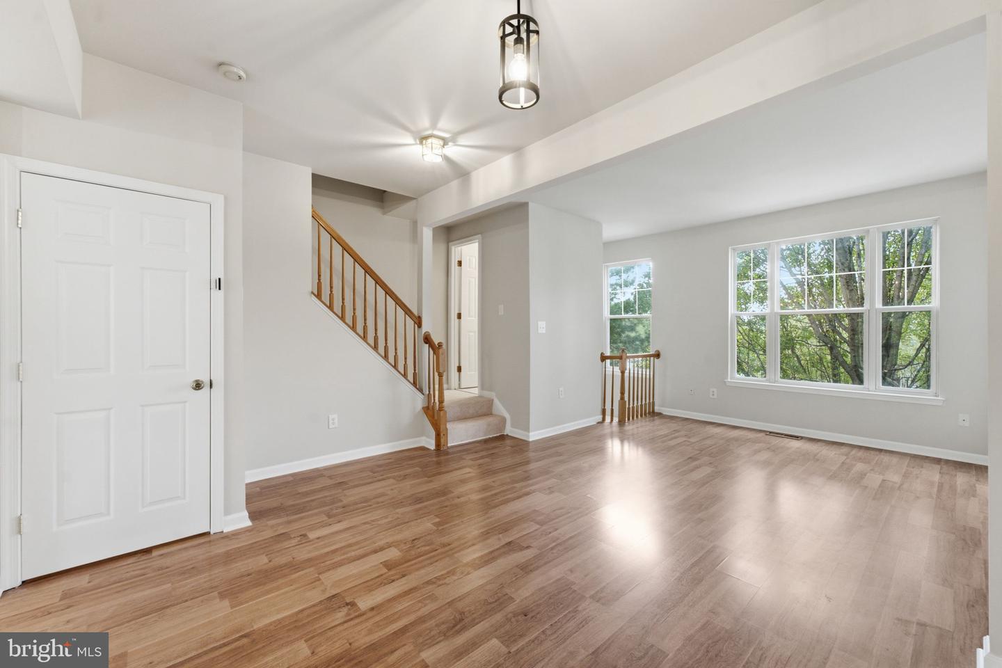 43775 Brookline Ter Property Photo 9