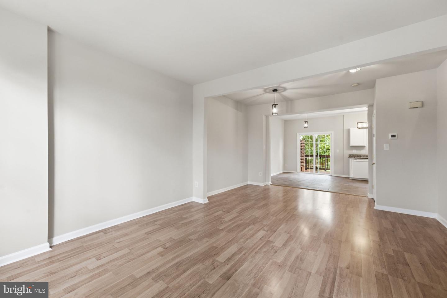 43775 Brookline Ter Property Photo 11