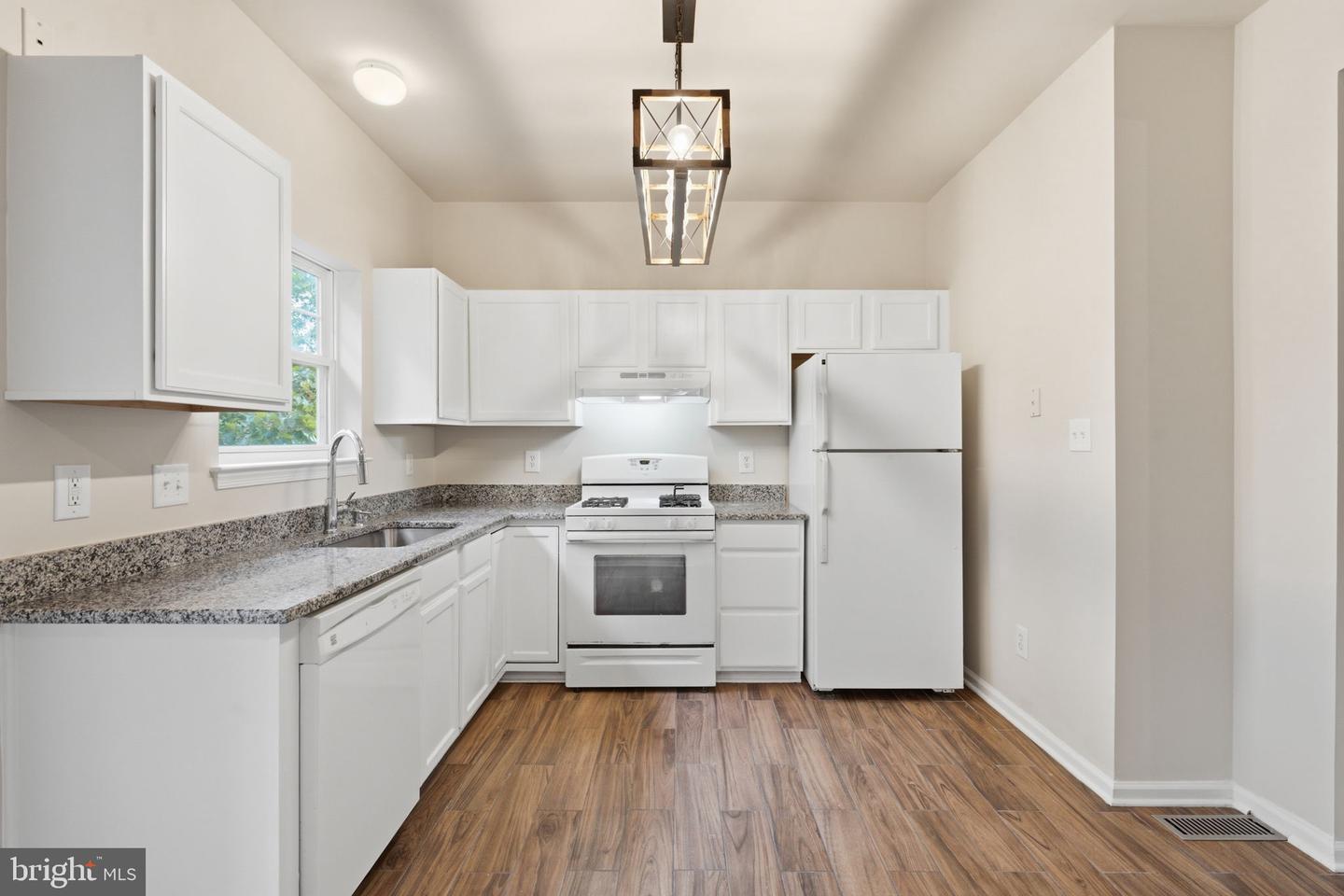 43775 Brookline Ter Property Photo 16