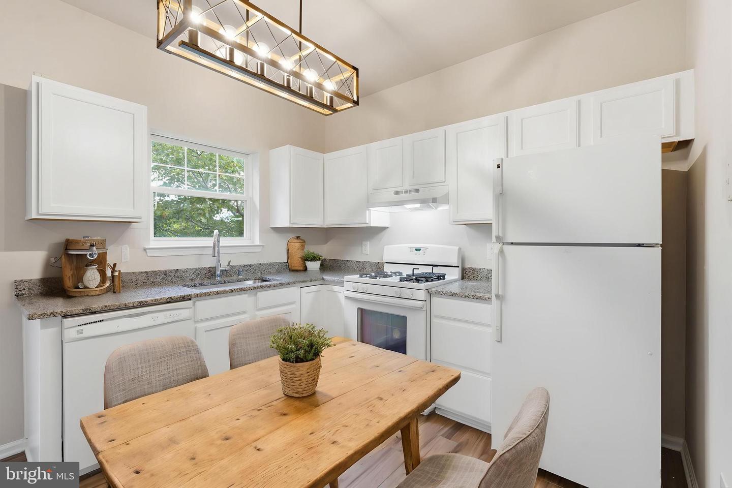43775 Brookline Ter Property Photo 18