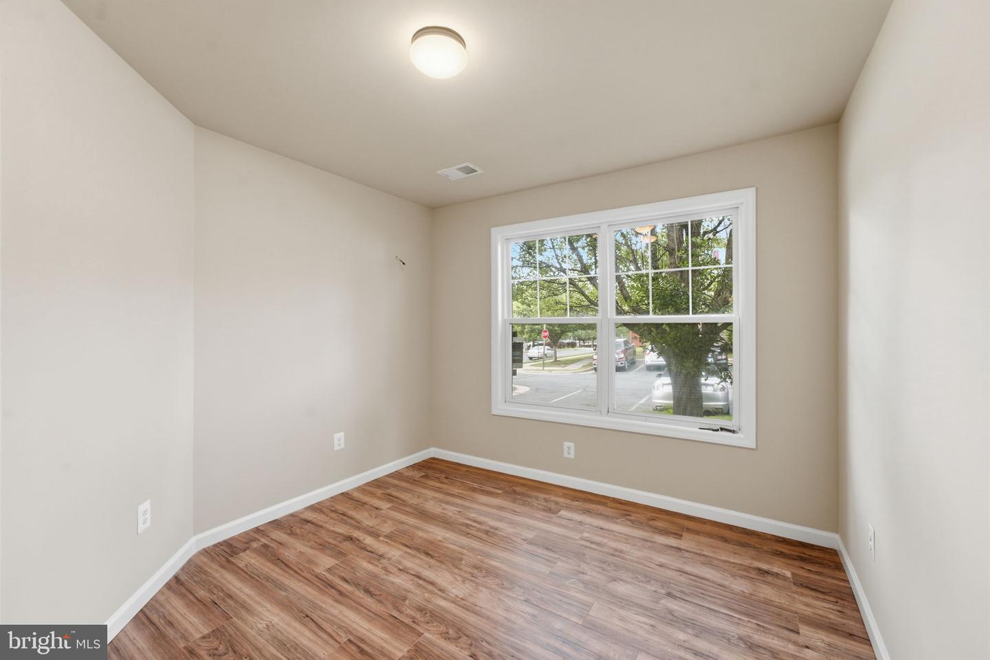 43775 Brookline Ter Property Photo 32