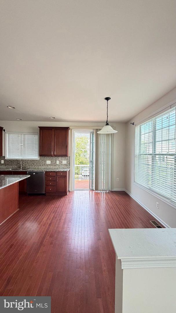 43196 Whelplehill Ter Property Photo 14