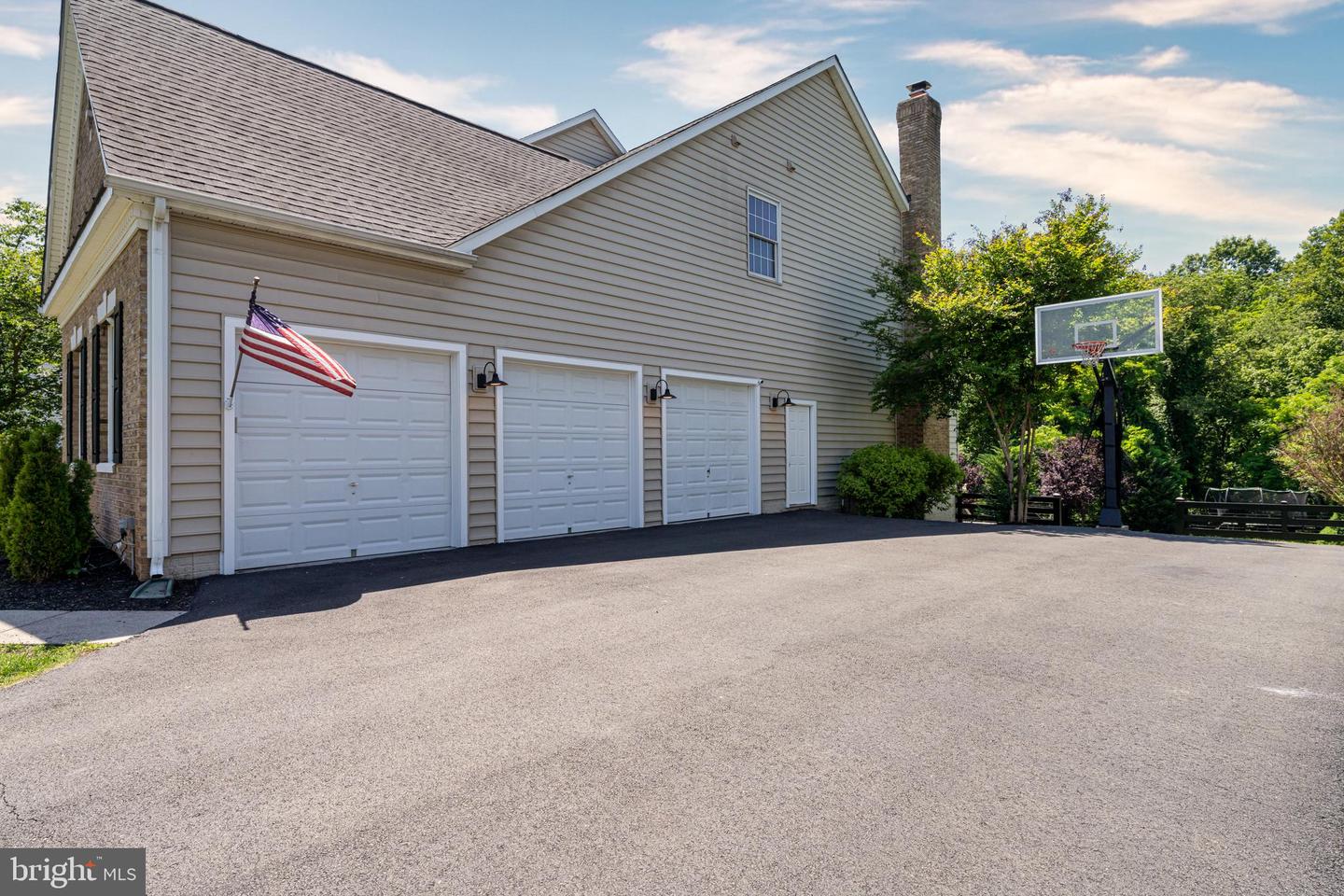 24168 Spring Meadow Cir Property Photo 10