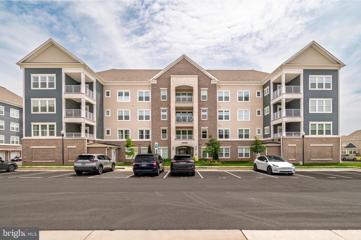 21630 Hawksbill High Cir #405 Property Photo 3