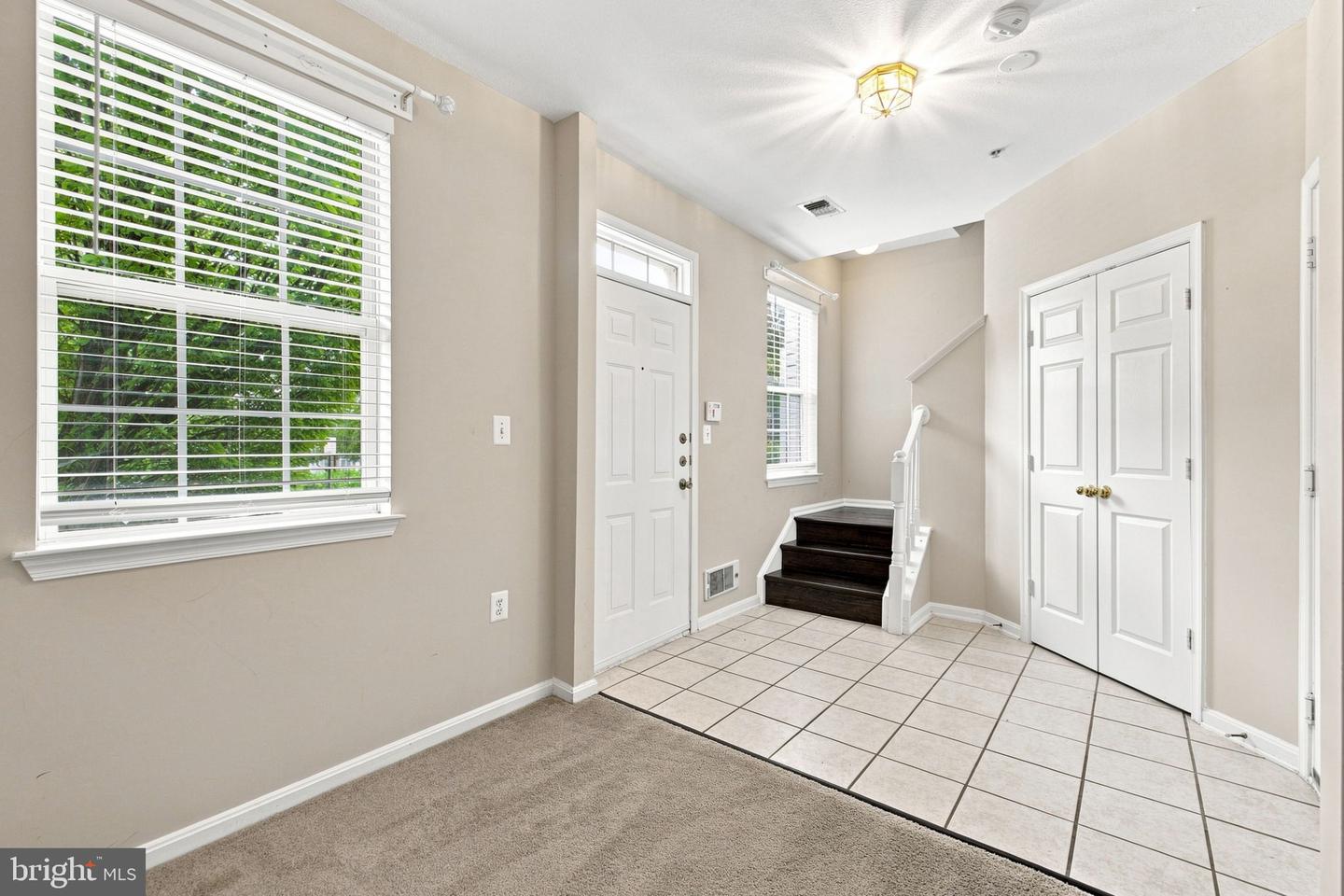 21790 Dragons Green Sq Property Photo 5