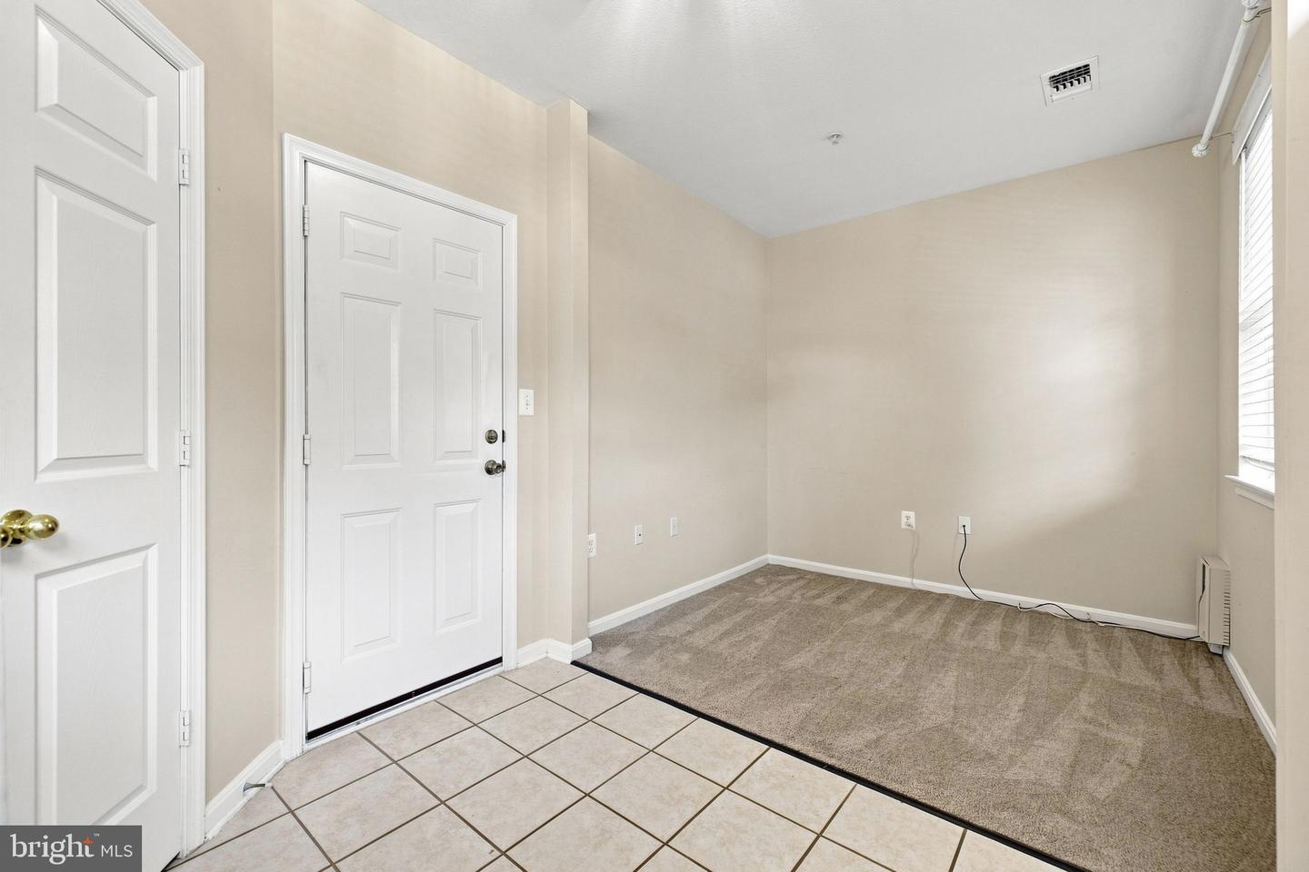21790 Dragons Green Sq Property Photo 6