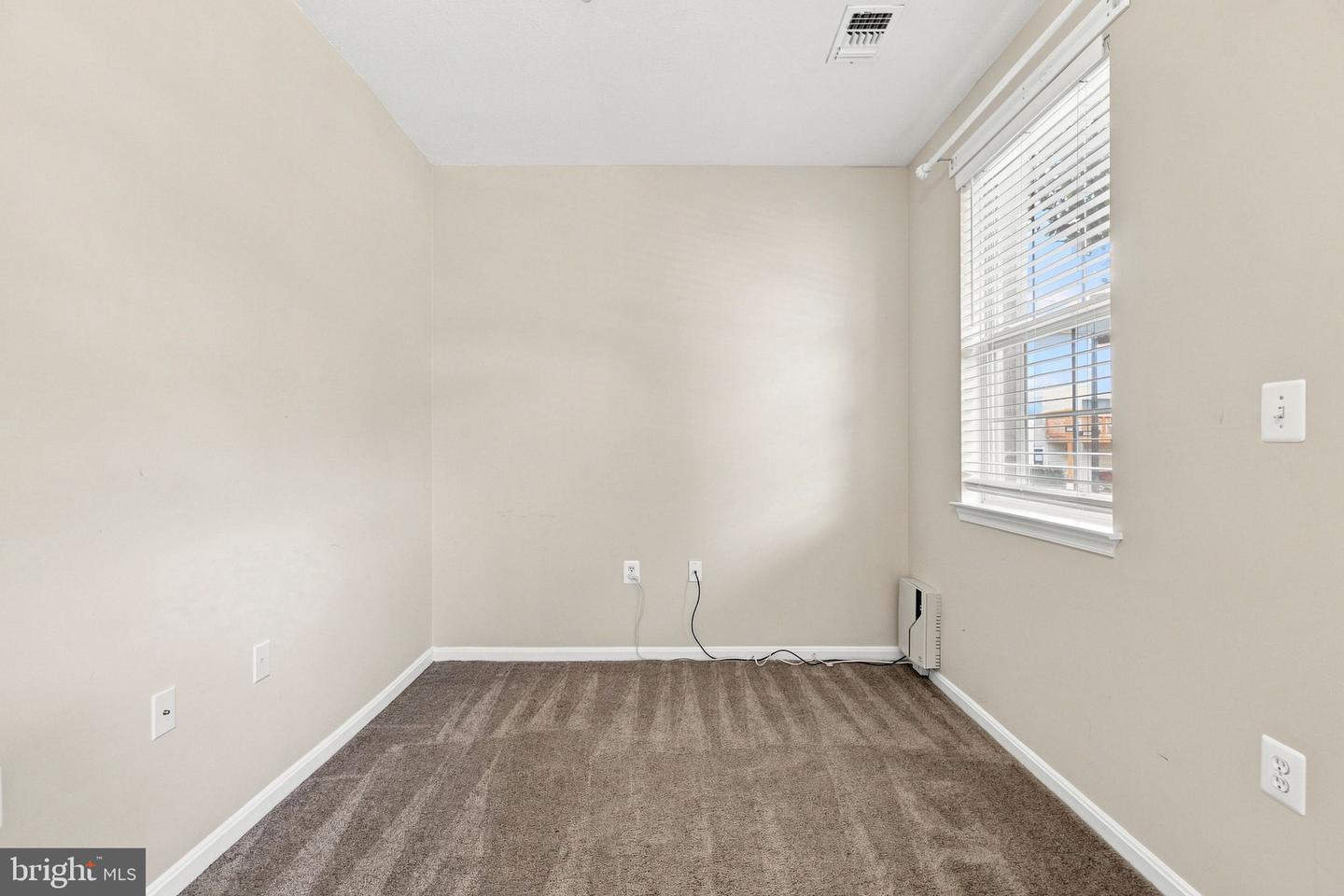 21790 Dragons Green Sq Property Photo 7