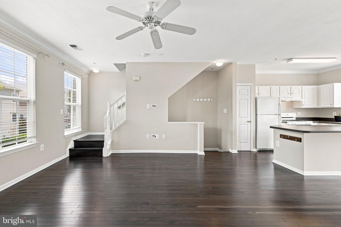 21790 Dragons Green Sq Property Photo 9