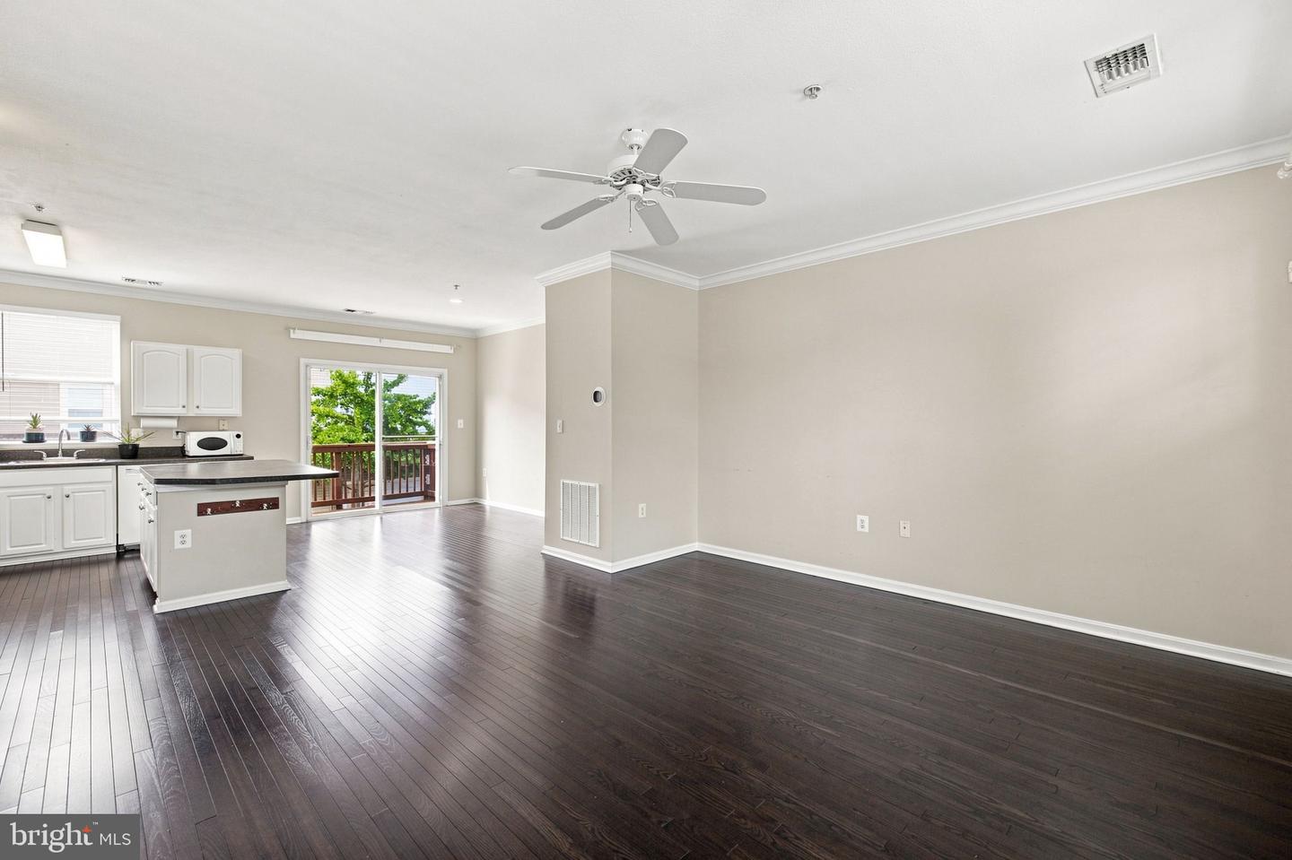 21790 Dragons Green Sq Property Photo 12