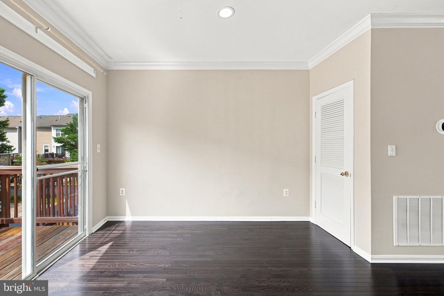 21790 Dragons Green Sq Property Photo 19