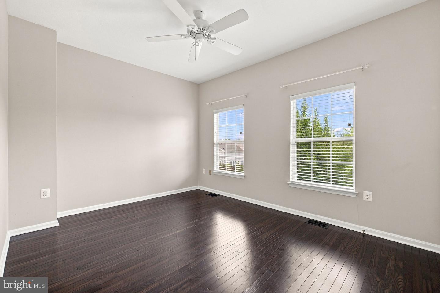 21790 Dragons Green Sq Property Photo 23
