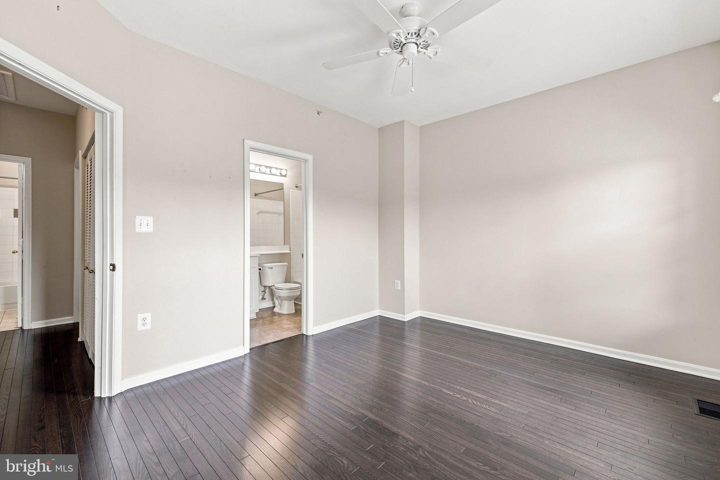 21790 Dragons Green Sq Property Photo 24