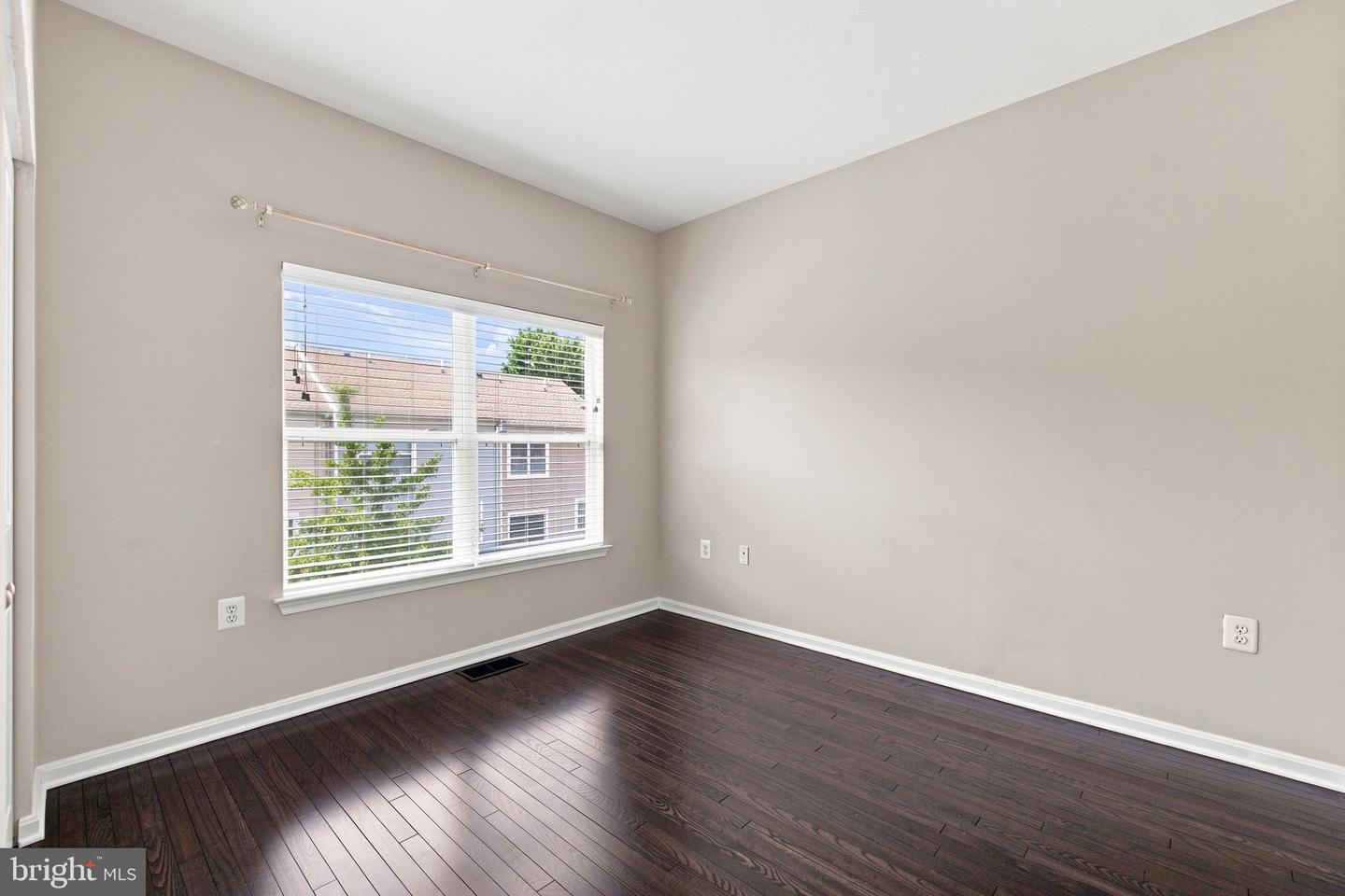 21790 Dragons Green Sq Property Photo 30