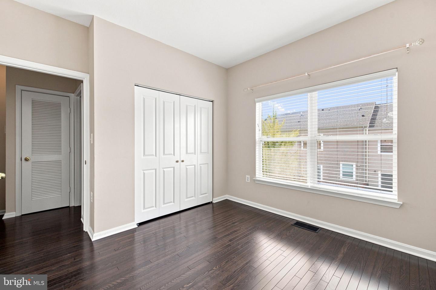21790 Dragons Green Sq Property Photo 31