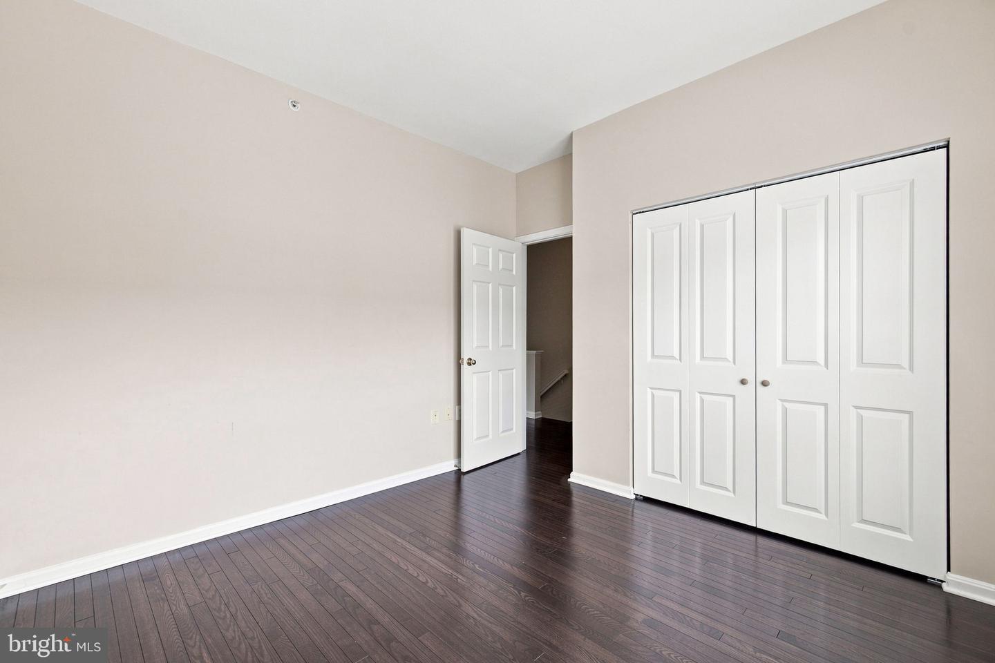 21790 Dragons Green Sq Property Photo 32