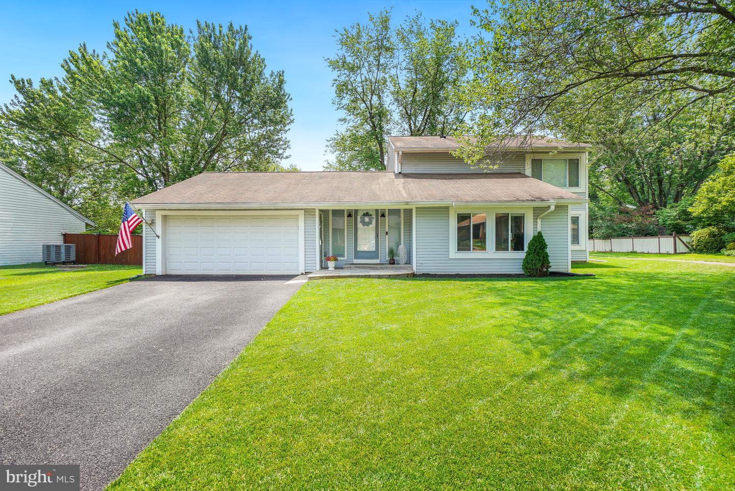 212 W Meadowland Ln W Property Photo 1