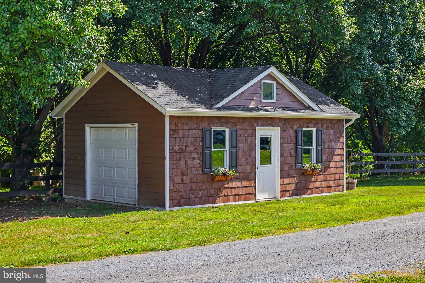 16081 Purcellville Rd Property Photo 9