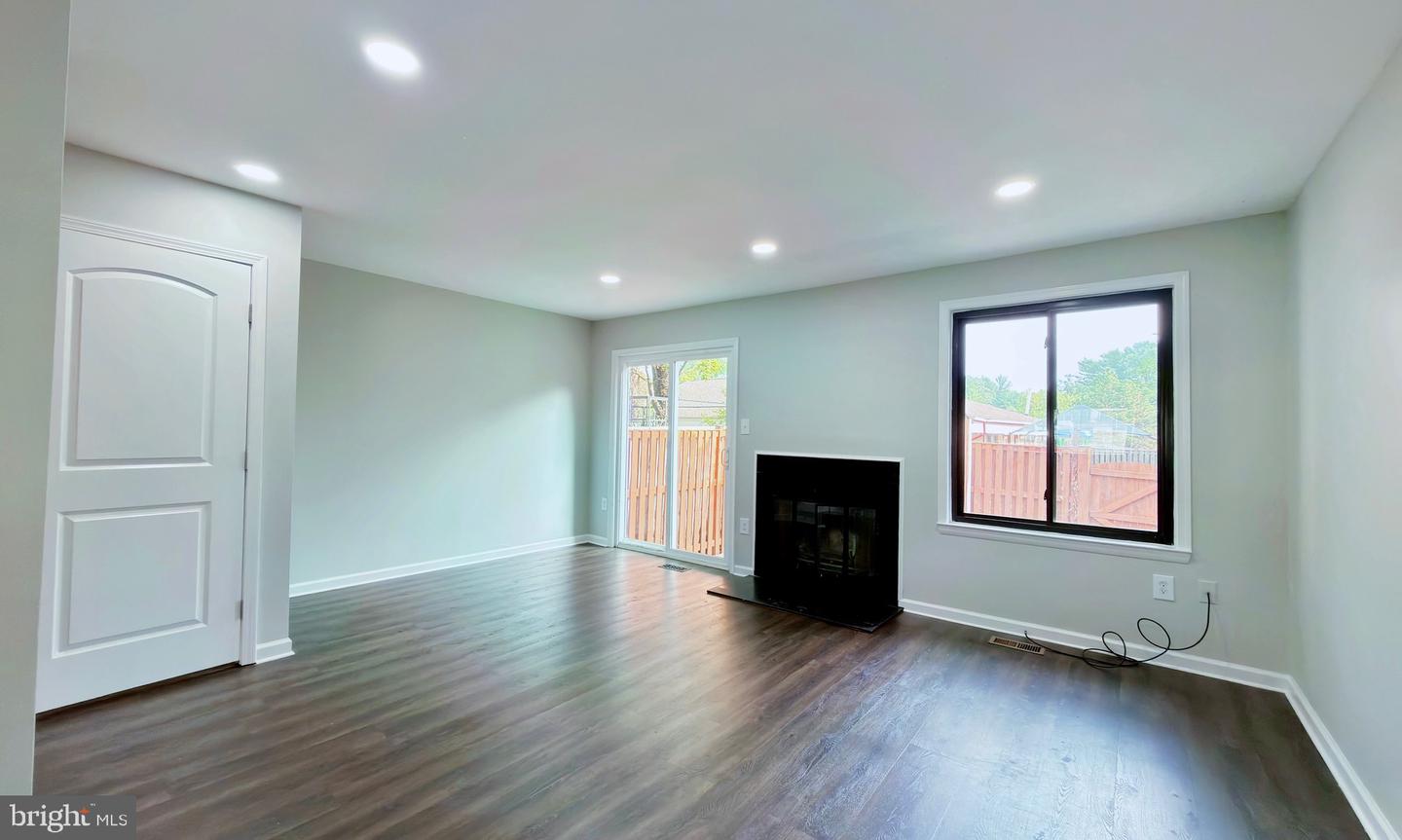 30 Sugarland Square Ct Property Photo 7