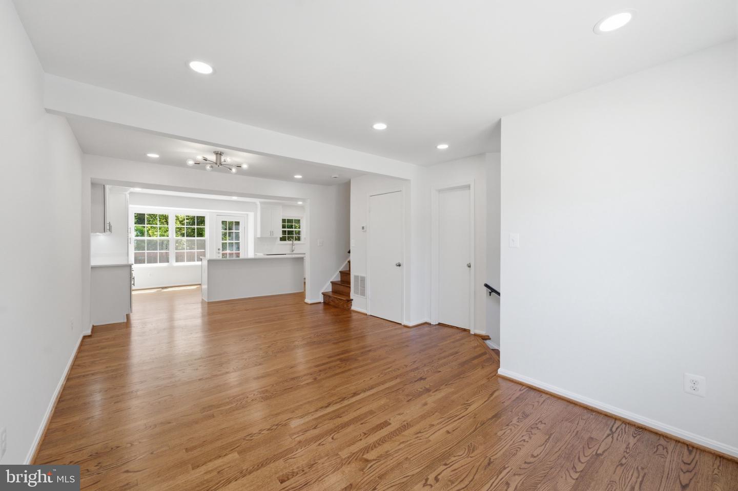 46757 Hobblebush Ter Property Photo 5