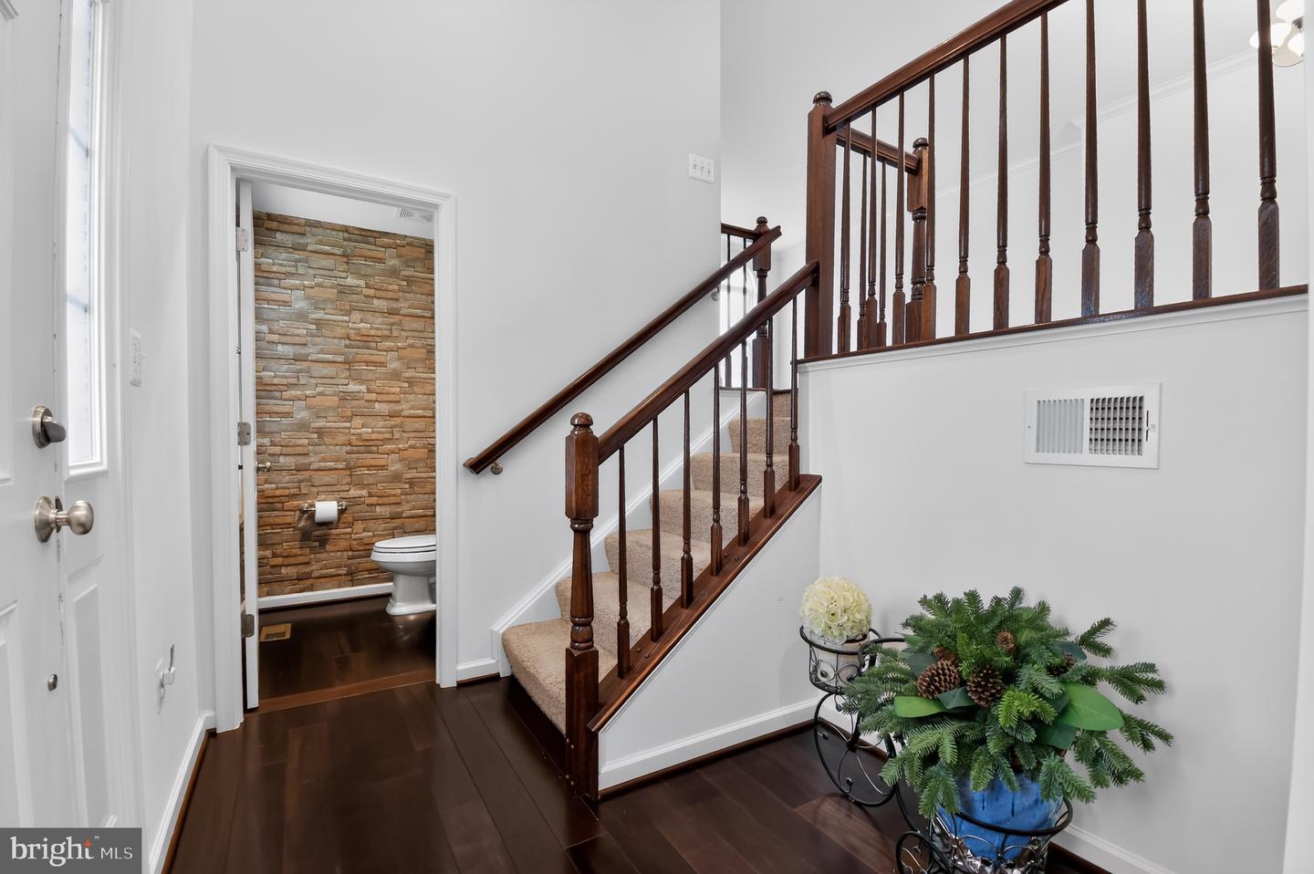 25099 Prairie Fire Sq Property Photo 4