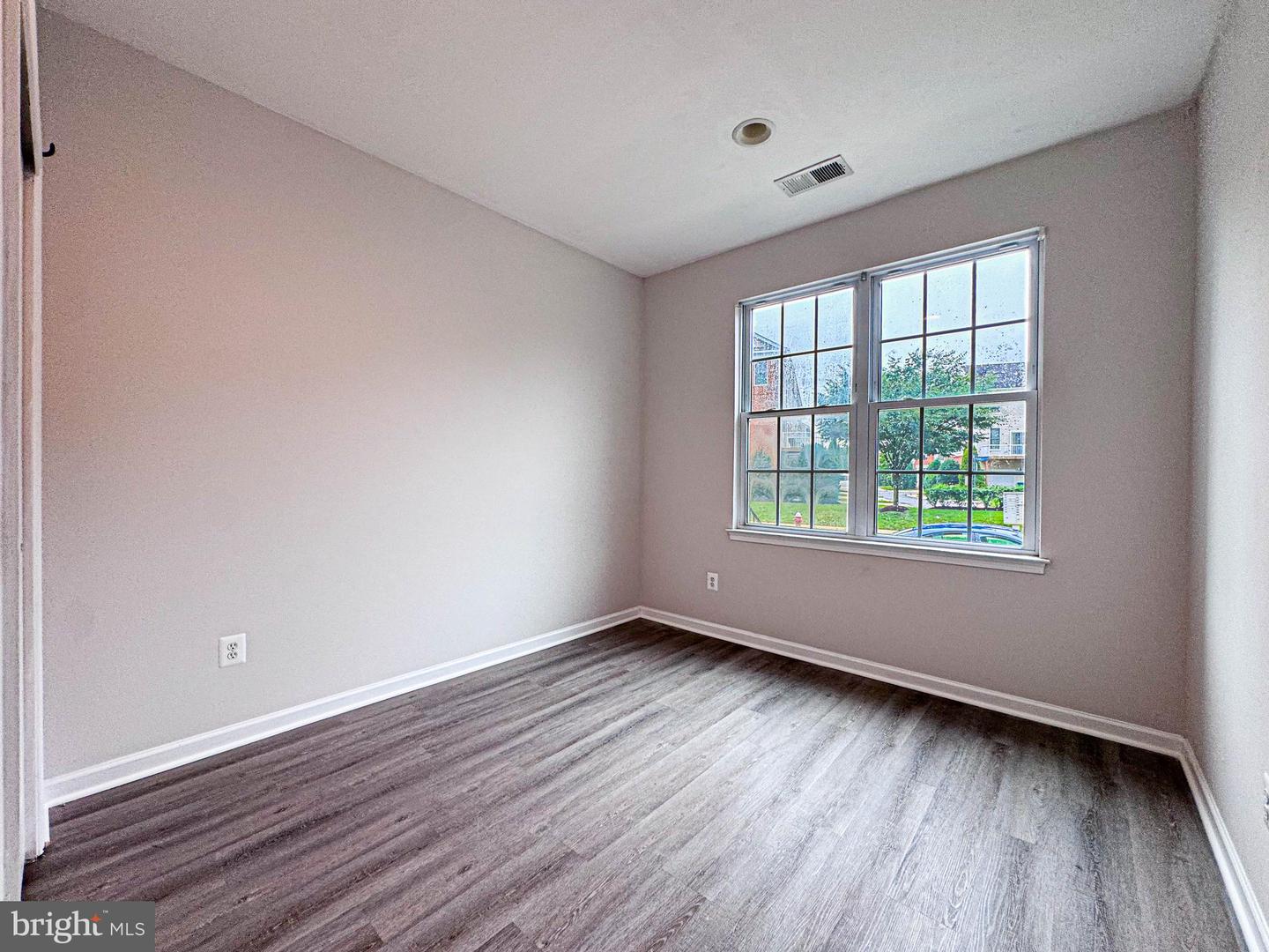 25154 Monteith Ter Property Photo 5