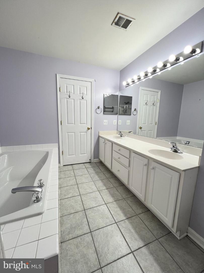 22464 Maison Carree Sq Property Photo 12