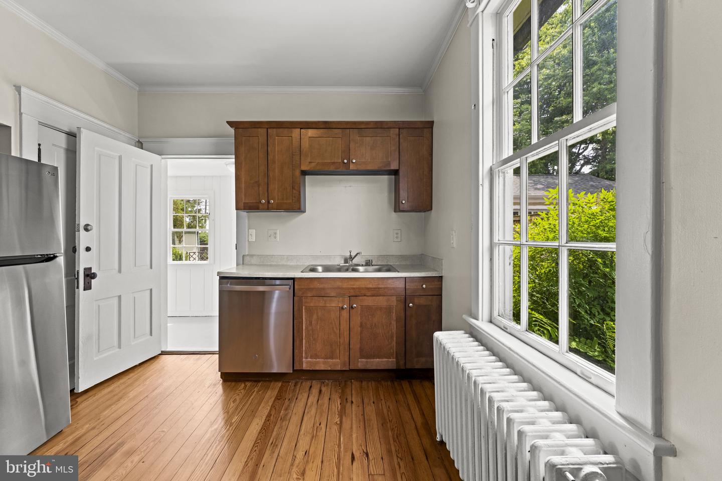 107 Walnut Property Photo 6