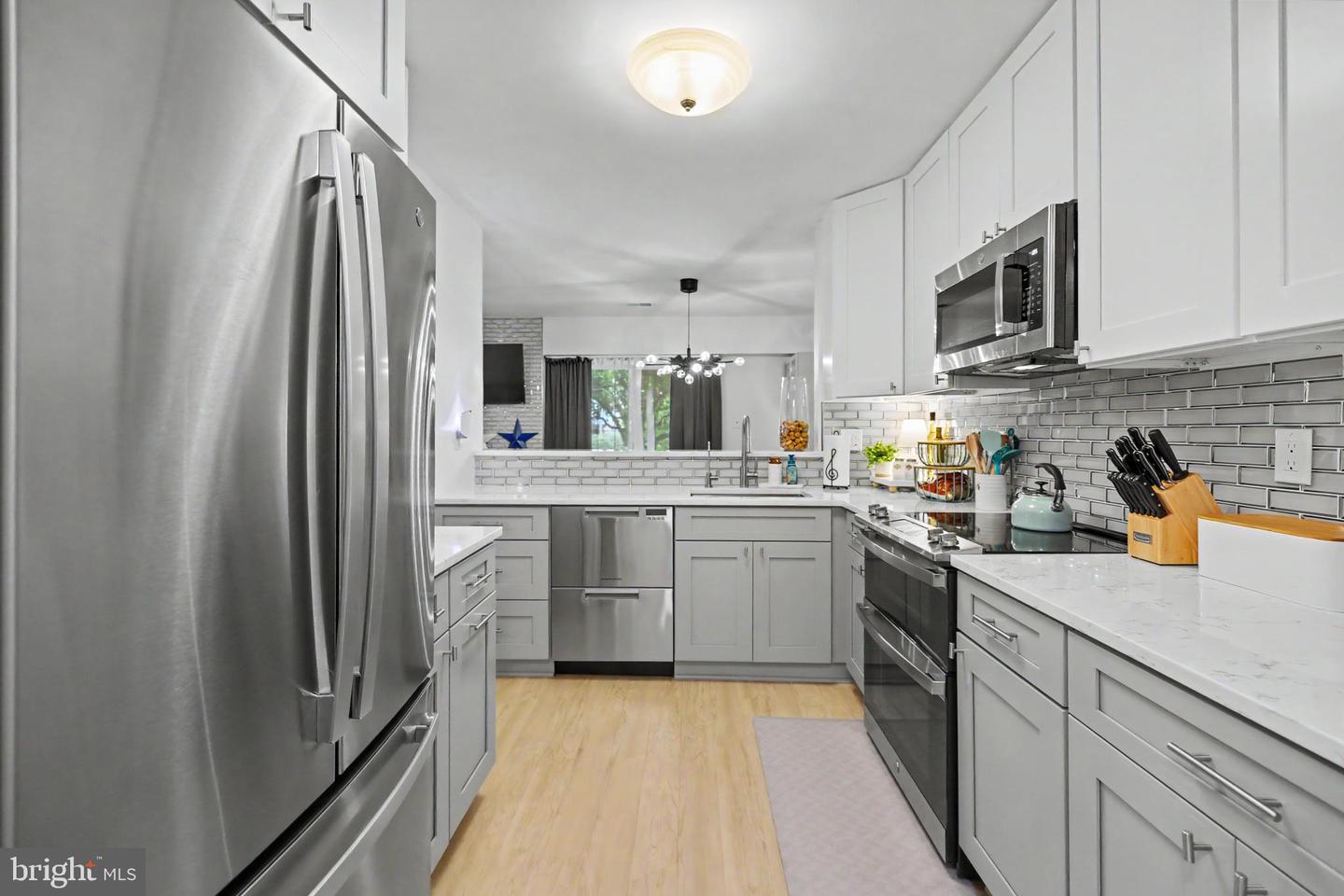 1054-a Warwick Ct Property Photo 16