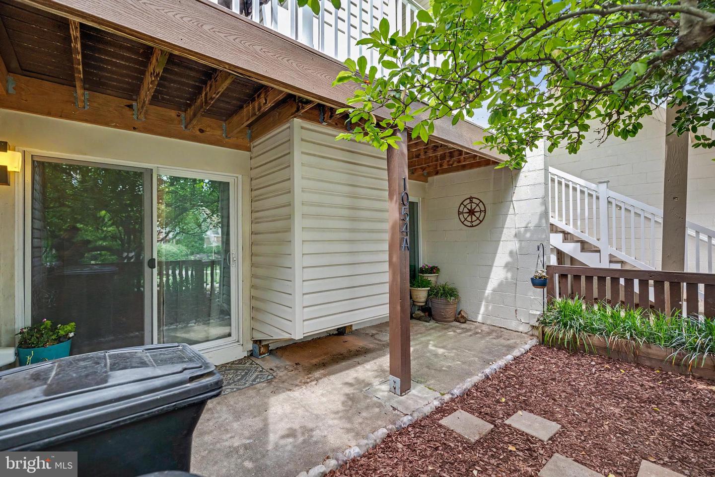 1054-a Warwick Ct Property Photo 35