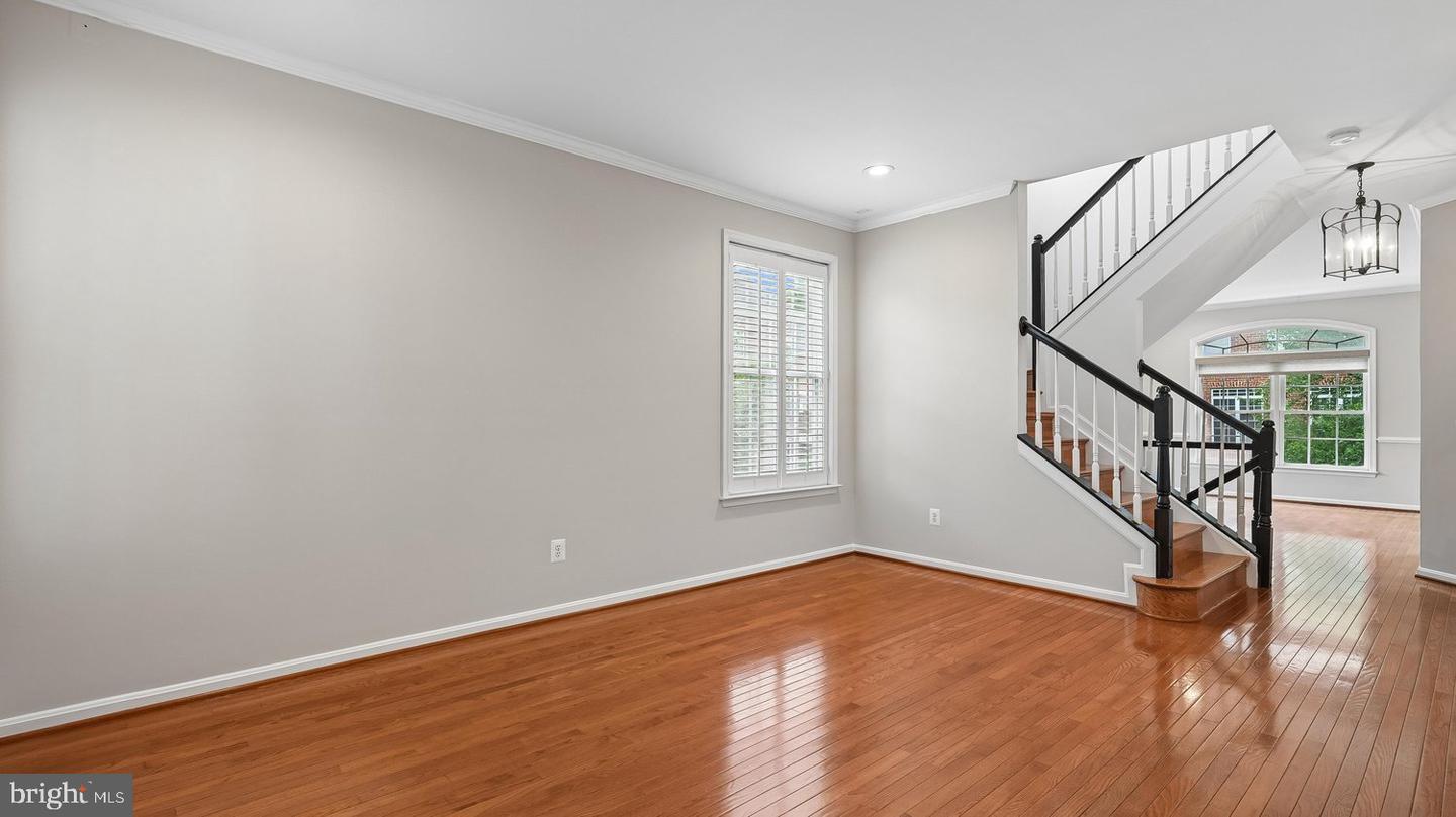 47761 Scotsborough Sq Property Photo 4