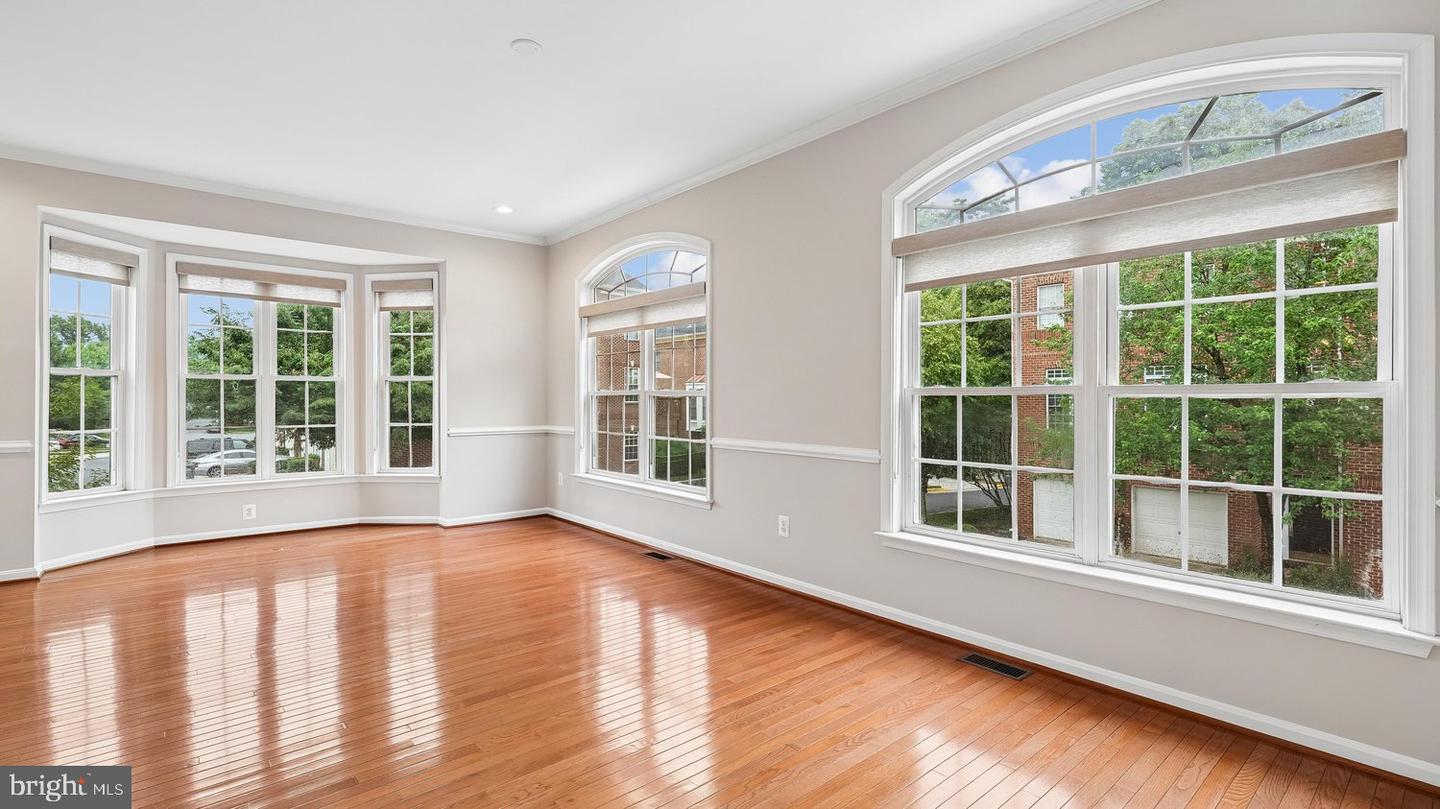 47761 Scotsborough Sq Property Photo 11