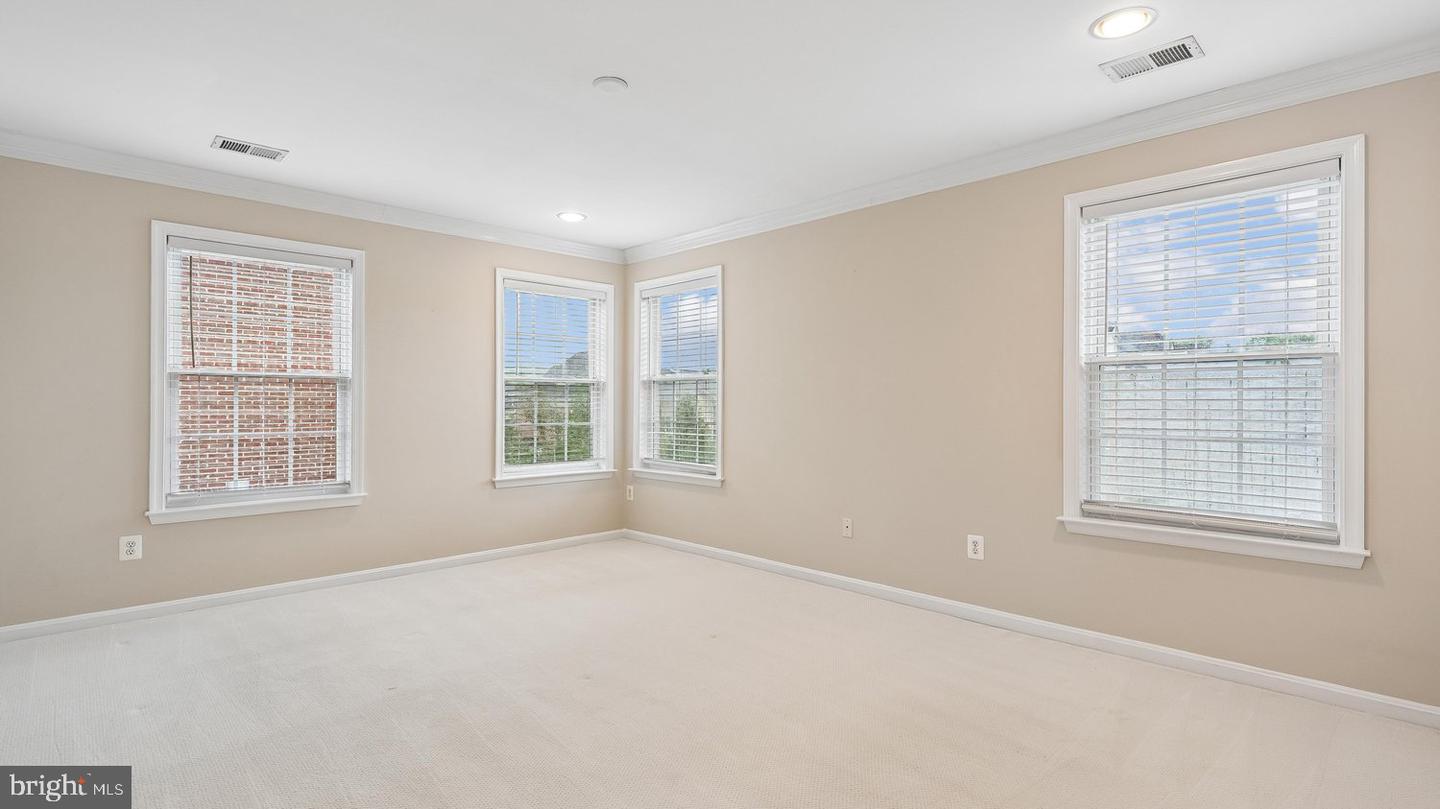47761 Scotsborough Sq Property Photo 22