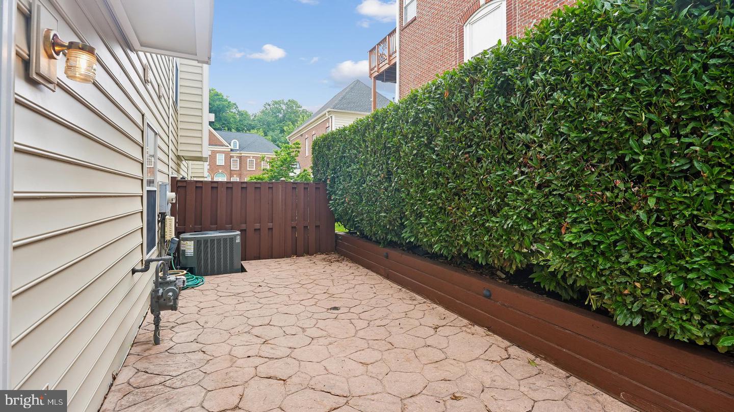 47761 Scotsborough Sq Property Photo 31