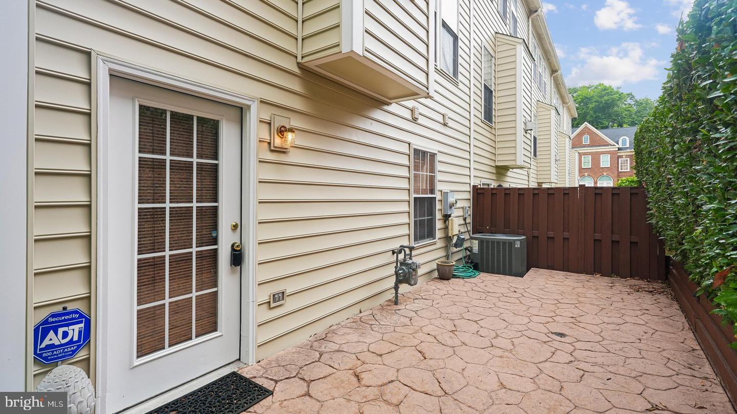 47761 Scotsborough Sq Property Photo 32