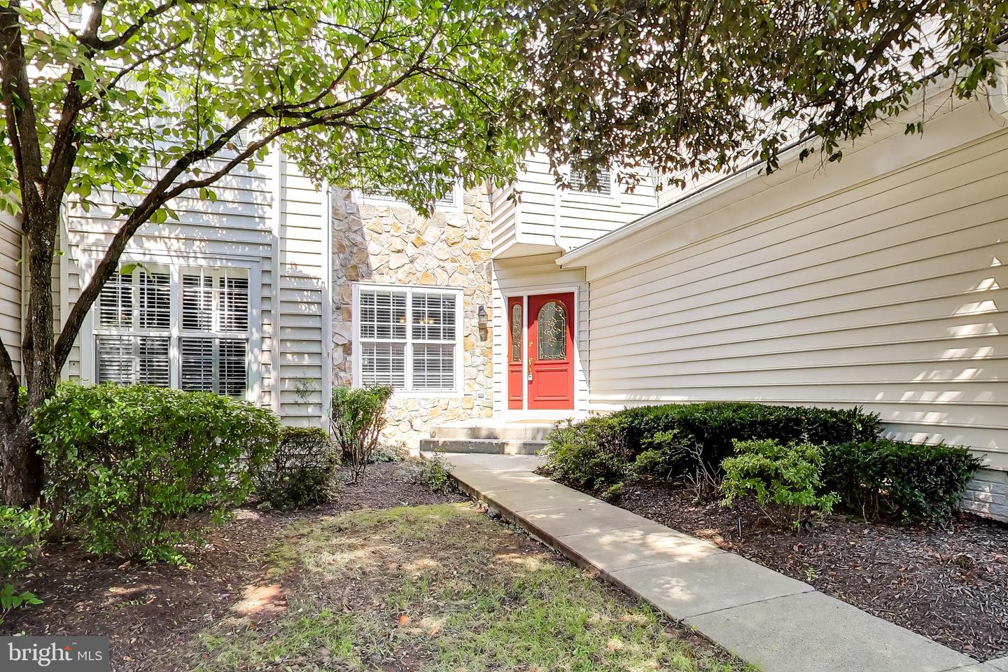20090 Valhalla Sq Property Photo 4