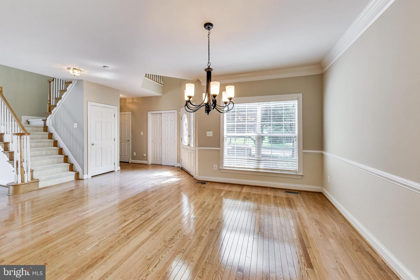 20090 Valhalla Sq Property Photo 13