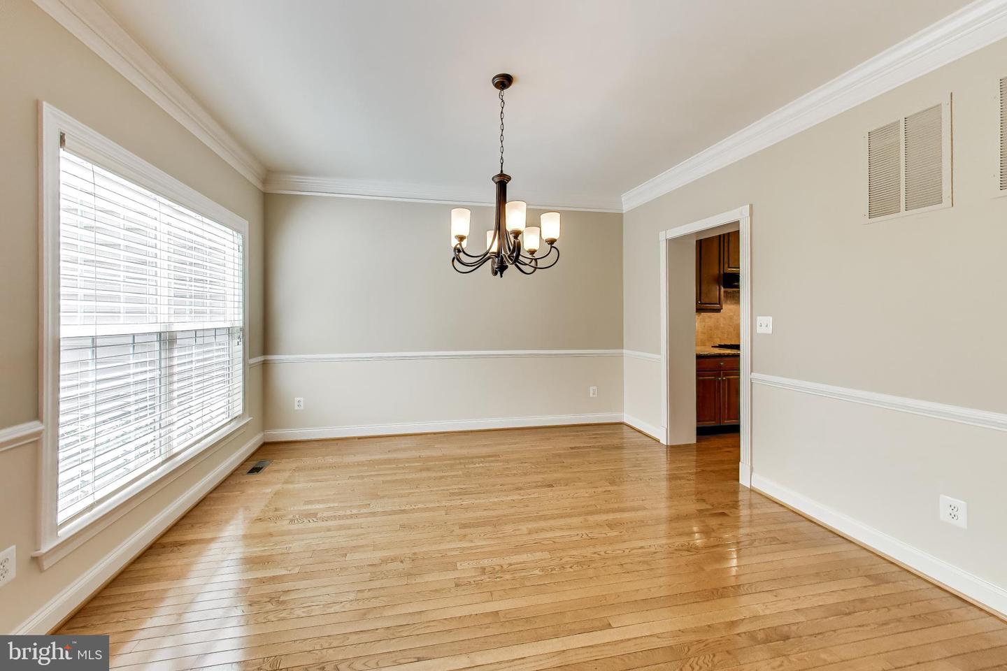 20090 Valhalla Sq Property Photo 14
