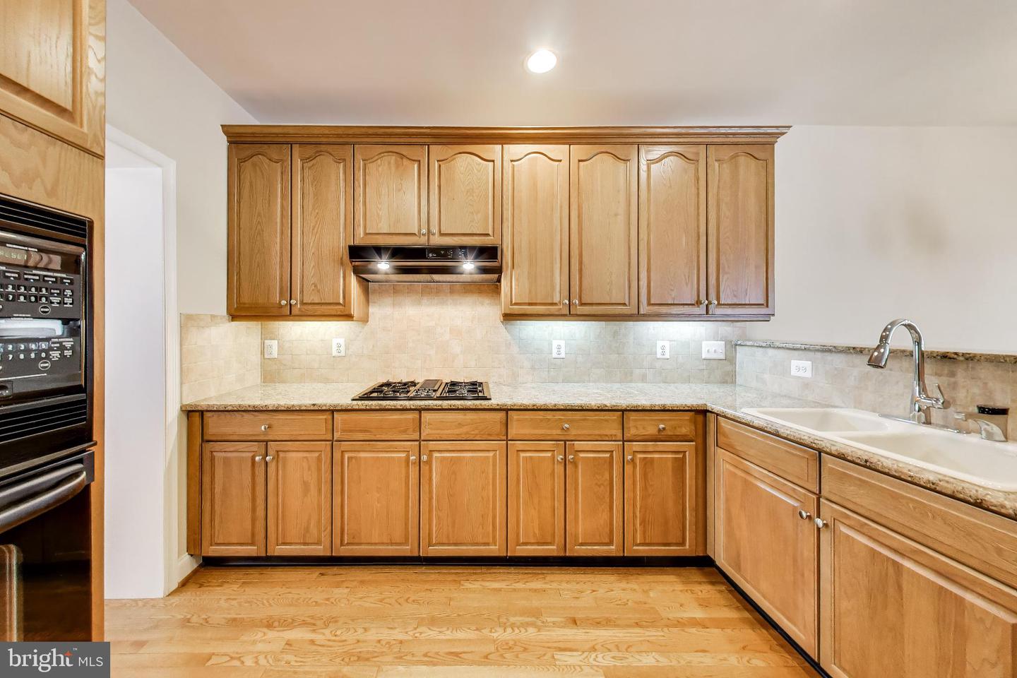 20090 Valhalla Sq Property Photo 17