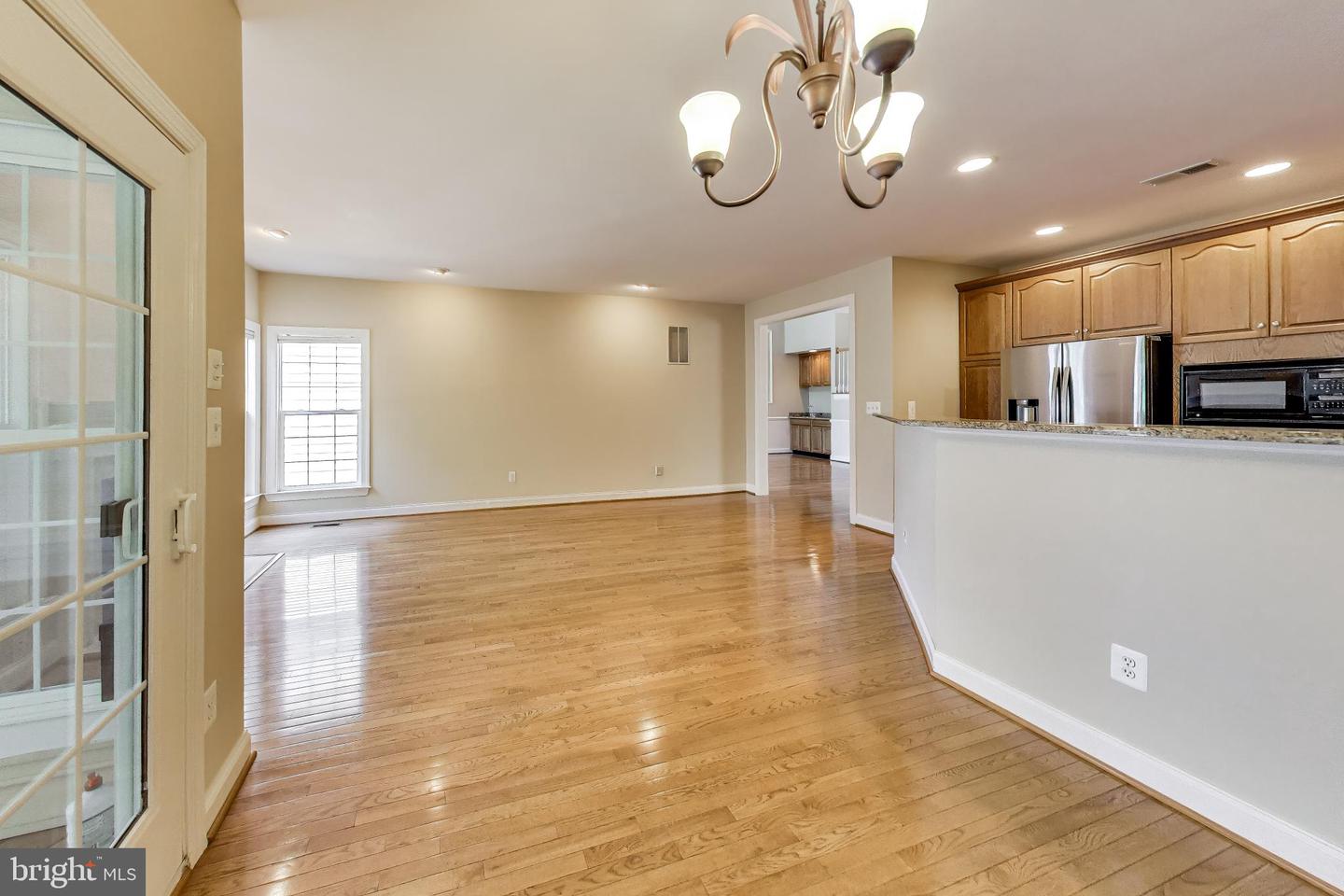 20090 Valhalla Sq Property Photo 22