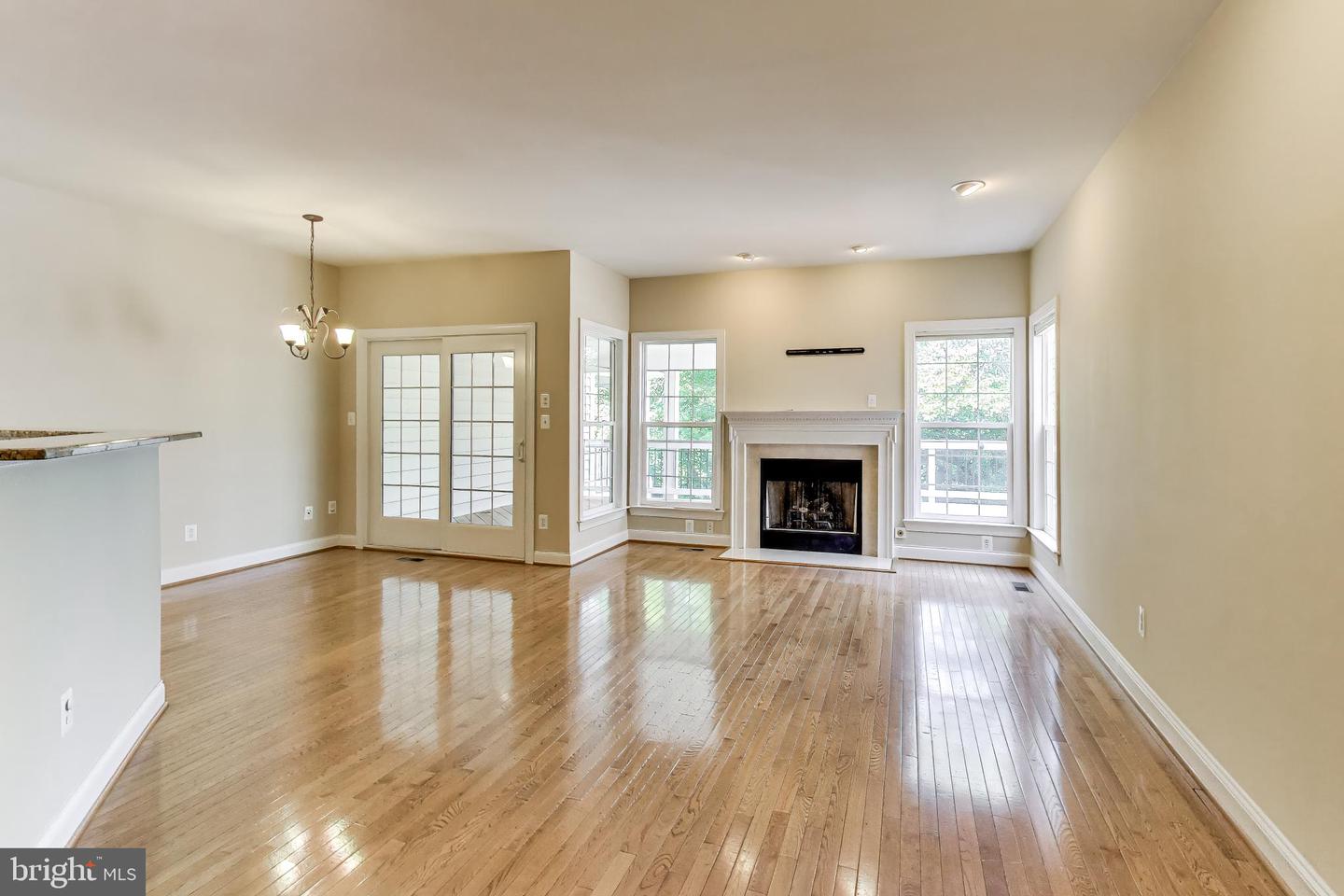 20090 Valhalla Sq Property Photo 23