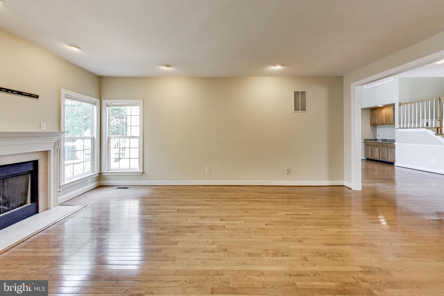 20090 Valhalla Sq Property Photo 25