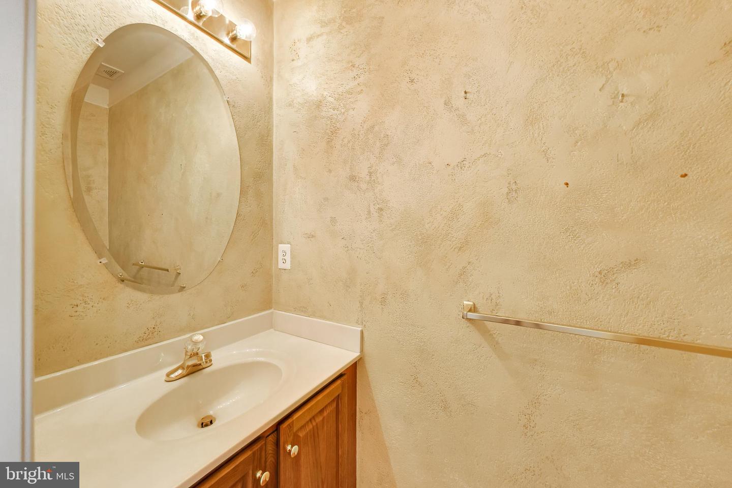 20090 Valhalla Sq Property Photo 27