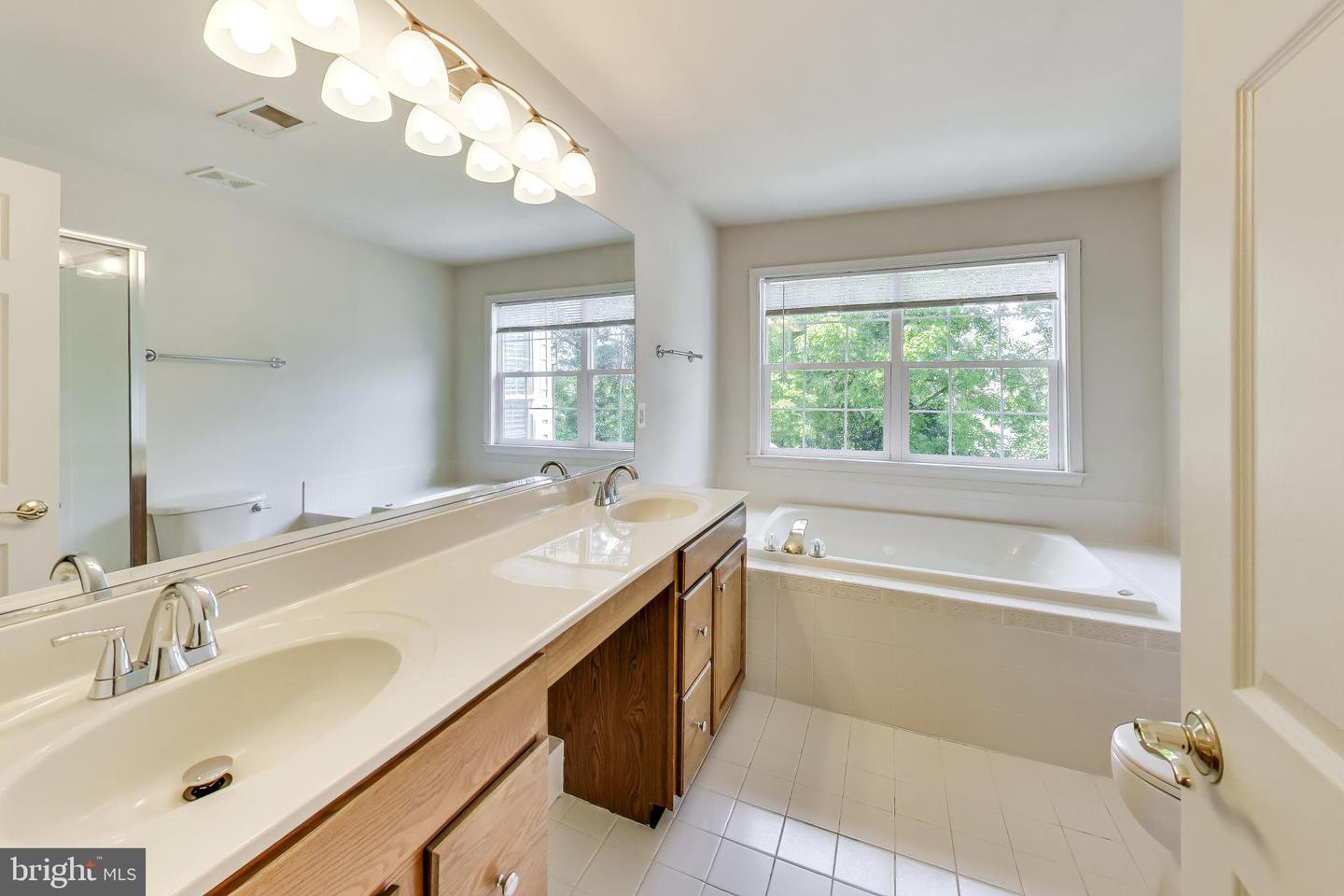 20090 Valhalla Sq Property Photo 36