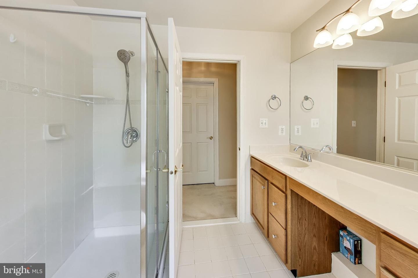 20090 Valhalla Sq Property Photo 38