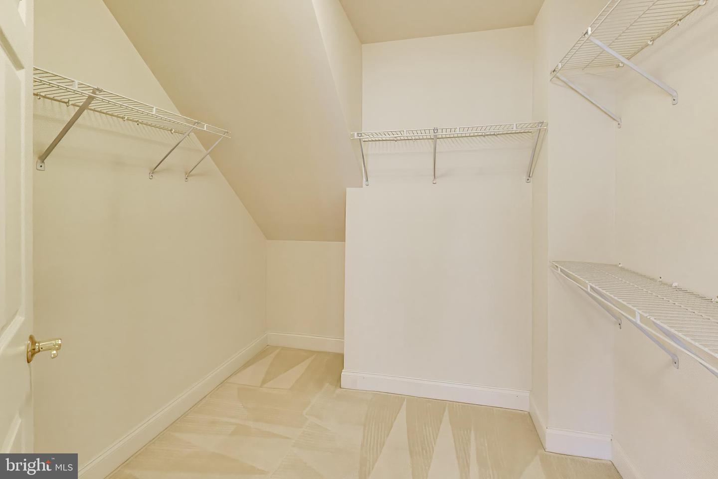 20090 Valhalla Sq Property Photo 39