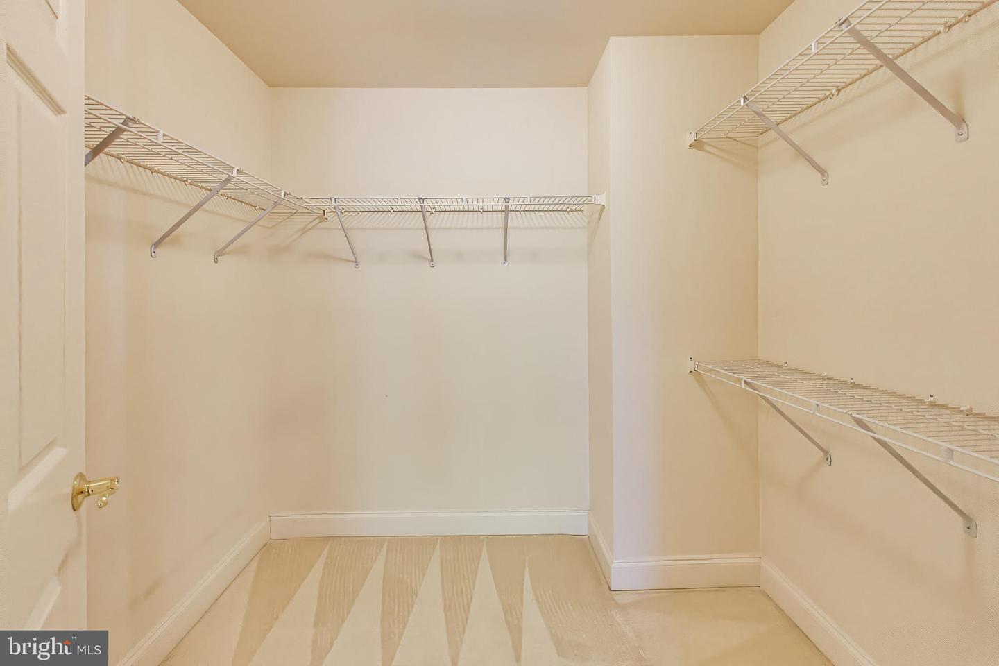 20090 Valhalla Sq Property Photo 40