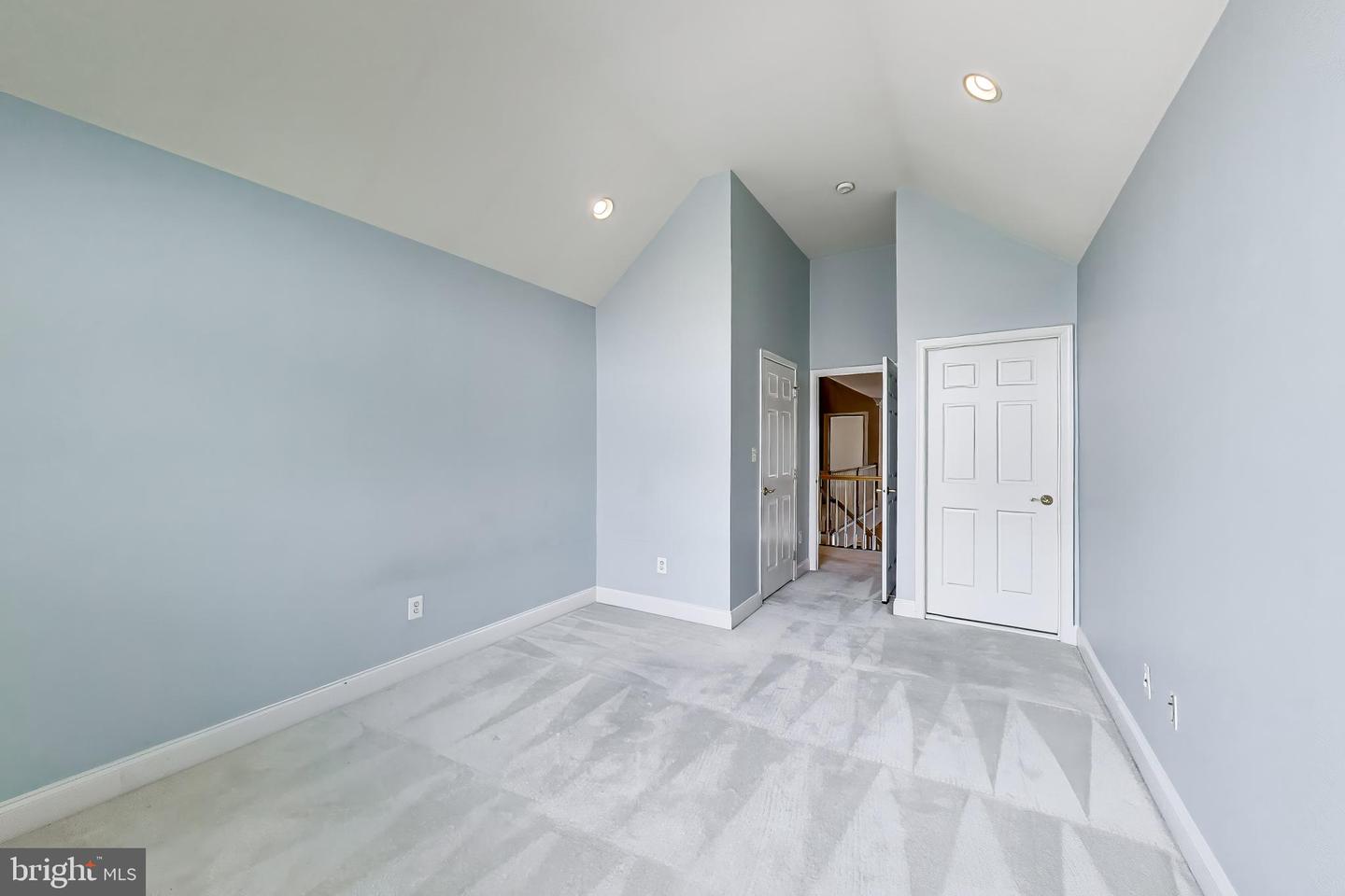 20090 Valhalla Sq Property Photo 44