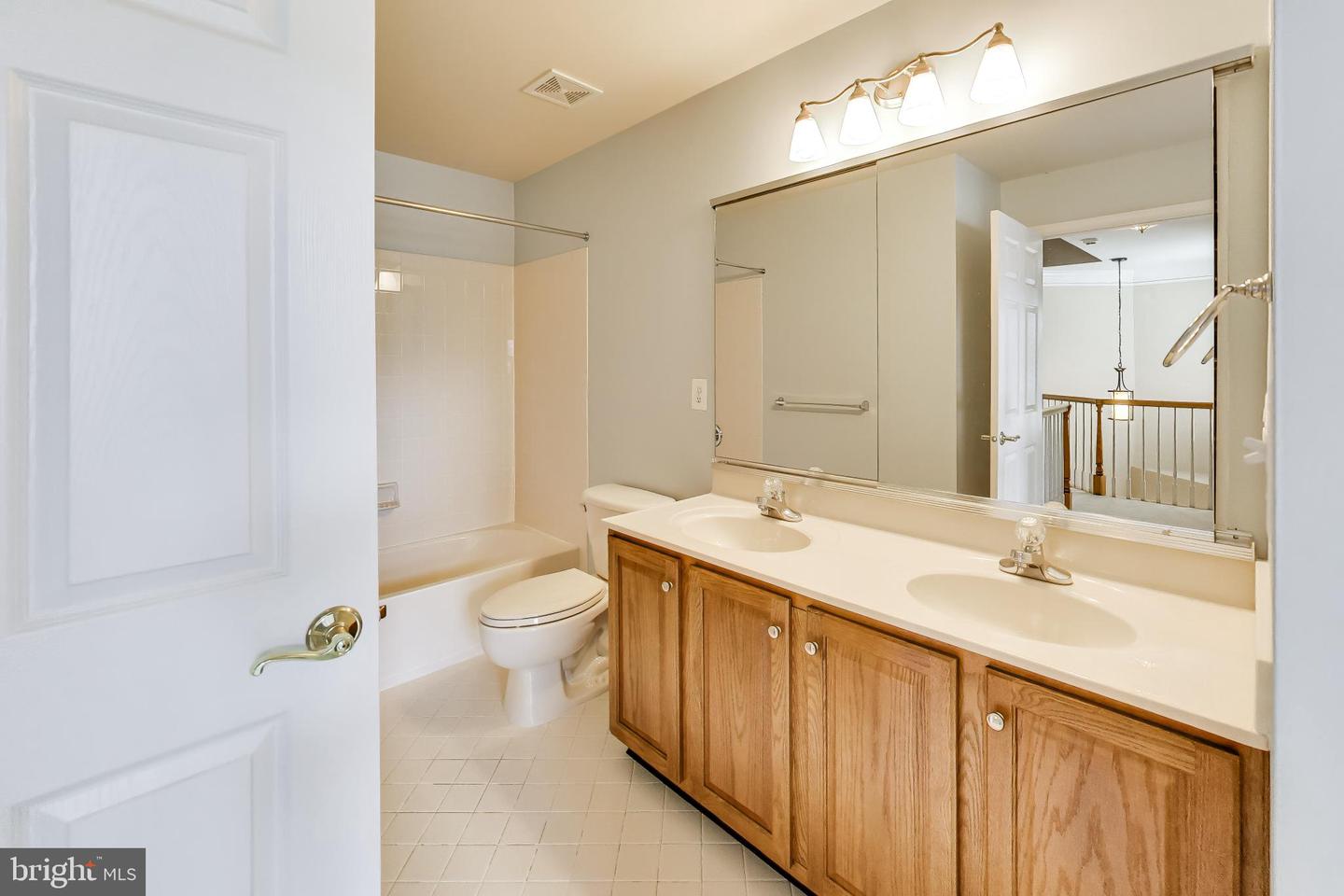 20090 Valhalla Sq Property Photo 46
